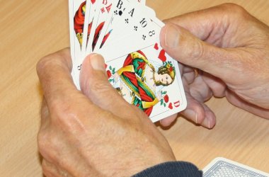 Kartenspiel in der Hand