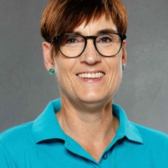 Porträtaufnahme der Mitarbeiterin der Krankenpflegestation Alexandra Weiß-Plettenberg. Alexandra Weiß-Plettenberg.