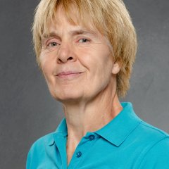 Porträtaufnahme der Mitarbeiterin der Krankenpflegestation Regina Wicke. Regina Wicke.