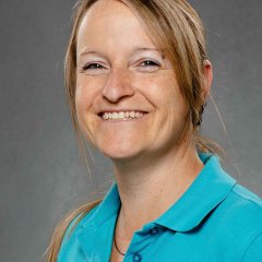 Porträtaufnahme der Mitarbeiterin der Krankenpflegestation Sabrina Bartscherer. Sabrina Bartscherer.
